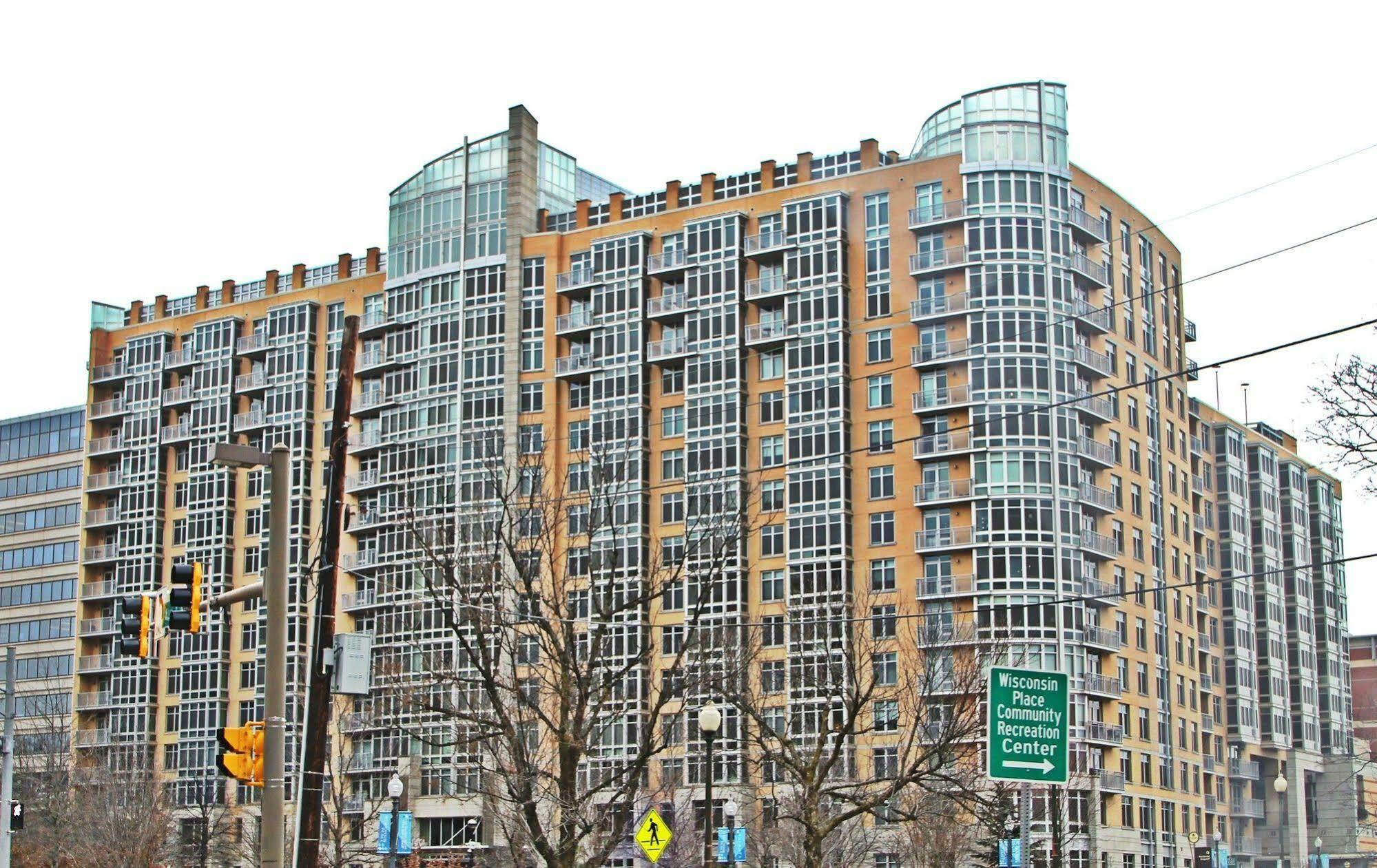 Weichert Suites At Wisconsin Place เชวีเชส ภายนอก รูปภาพ