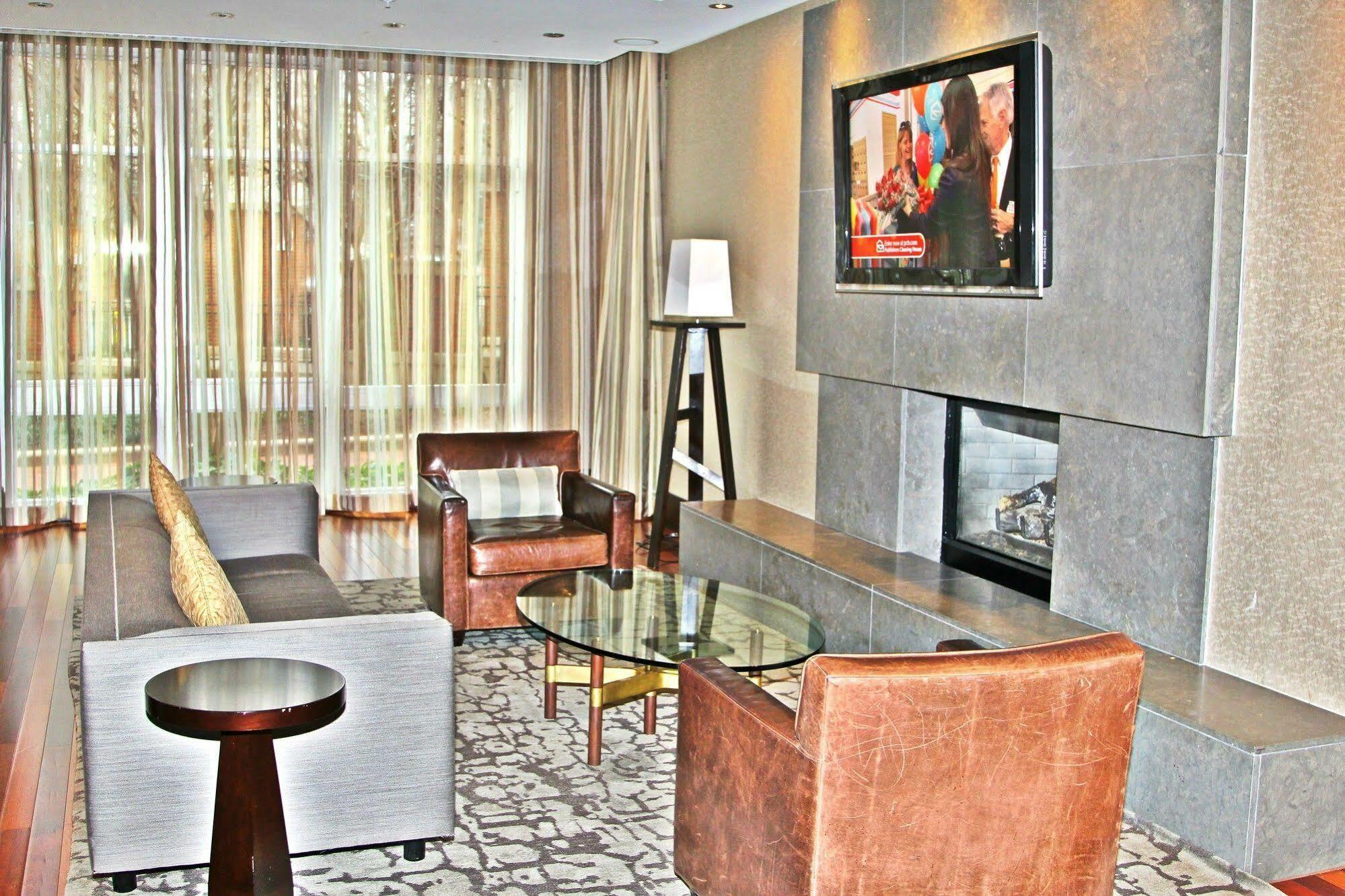 Weichert Suites At Wisconsin Place เชวีเชส ภายนอก รูปภาพ